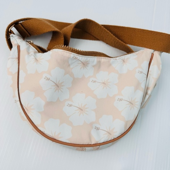 Disney Stitch Bioworld Floral Beige Crossbody Bag - Picture 9 of 11